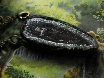 Белоснежка. Кулон по мотивам сказок братьев Гримм. Миниатюра из полимерной глины