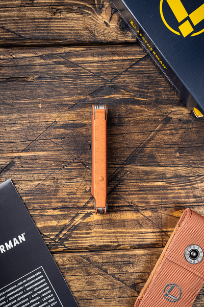 Leatherman Bond с чехлом на кнопке Burnt Sienna