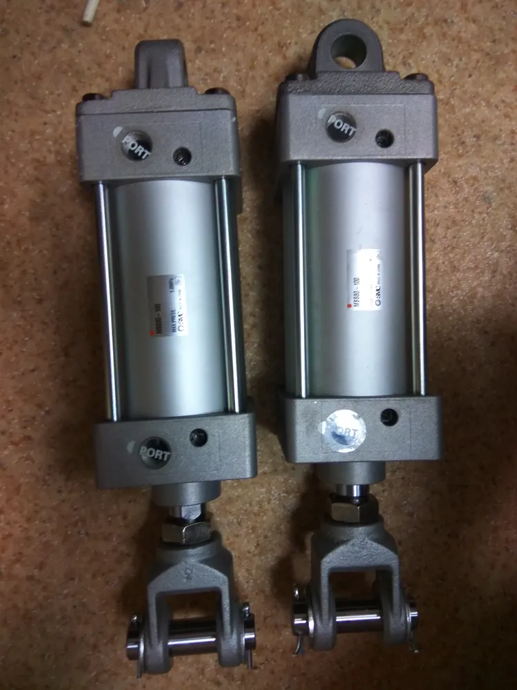 Пневмоцилиндр MB с креплениями