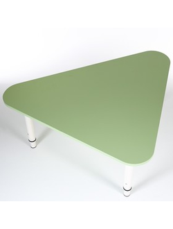 Стол треугольник