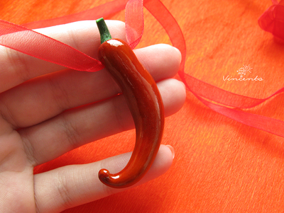 Красный перец чили. Авторская подвеска из полимерной глины