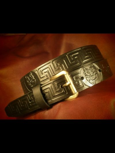 Строгий ремень Волк с орнаментом