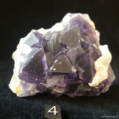 Кристаллы фиолетового Флюорита №4 70*61*27мм