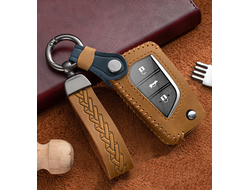Чехол из светло коричневой кожи для выкидного ключа toyota с прозрачной плёнкой на месте кнопок