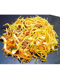 с языком и арахисом под картофелем пай