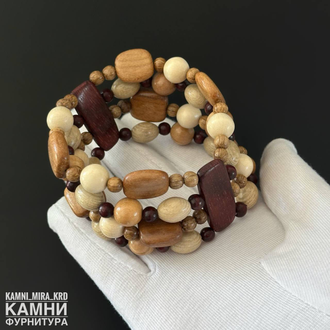 Браслет "4 нити" микс деревянных бусин разных форм, цветов и размеров на резинке с тёмными бусинами-коннекторами, цена за штуку