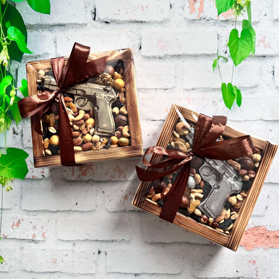 Мужской бокс "Шоколадный пистолет"