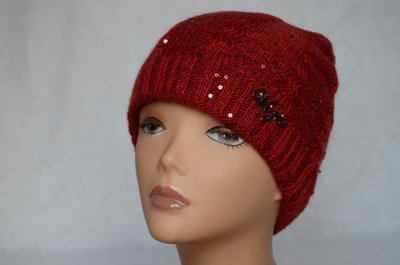 krasnaya-vyazanaya-shapka-vizio-italiya-4969