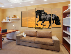 Модульная картина "Черный скакун"