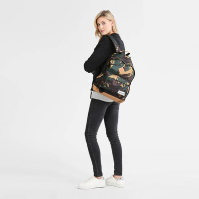 Eastpak wyoming into outlet