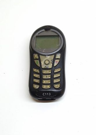 Неисправный телефон Motorola C113 (нет АКБ, не включается)