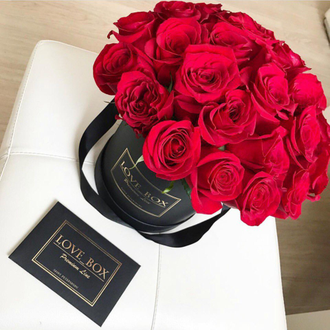 Букет в шляпной коробке с красными розами L
