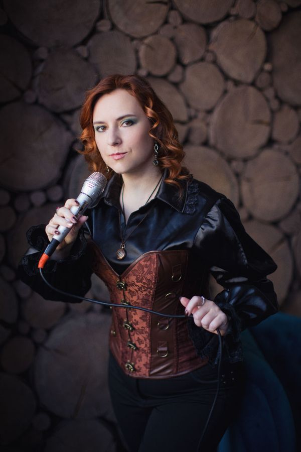 Галина Окунчикова (вокал), группа Блуждающие Огни