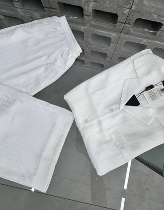 Пижама в стиле известного бренда цвет белый