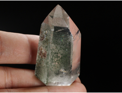 Кварц горный хрусталь с фантомами и хлоритом, кристалл полированный, Бразилия (52*29*25 мм, 52 г) №36859