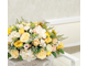 Купить в Москве/Незабываемую композицию из искусственных цветов жёлтых и молочных оттенков № УНС049
