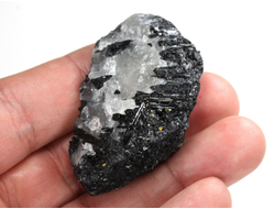 Кварц, черный турмалин (шерл), необработанный образец, Бразилия (50*29*23 мм, 39 г) №38082