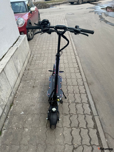 ЭЛЕКТРОСАМОКАТ Currus M10 2022 года с демфером