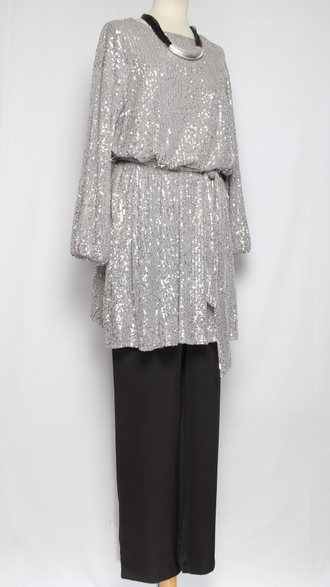 ПЛАТЬЕ-ТУНИКА НАРЯДНОЕ "РАСКЛЕШЕННОЕ ПАЙЕТКИ" серебро р.46,50,52,54,58