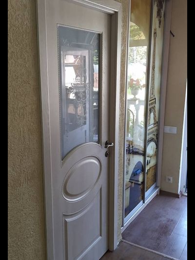 МОДЕЛЬ КАТЕРИНА-1. ДУБ БЕЖЕВЫЙ КРЕМ/ СТЕКЛО ХУДОЖЕСТВЕННОЕ