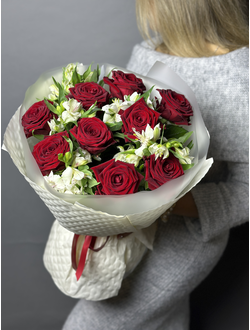 Букет Она любит розы