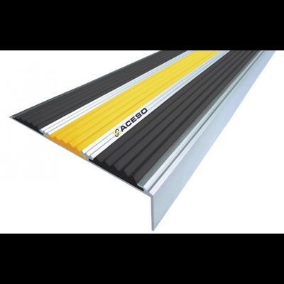 Алюминиевый угол с тремя резиновыми вставками