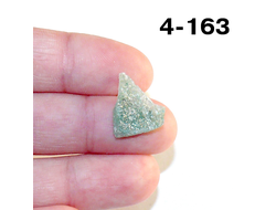 Авантюрин натуральный (необработанный) зеленый №4-163: 1,1г - 16*14*6мм