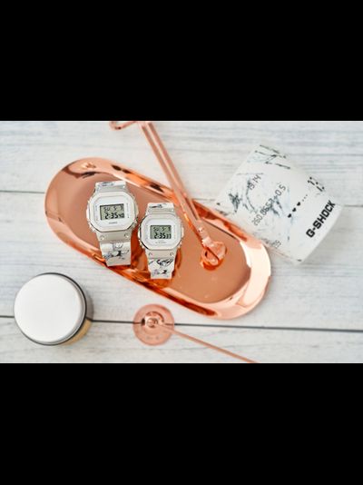 Часы Casio G-Shock GM-5600MAC-7