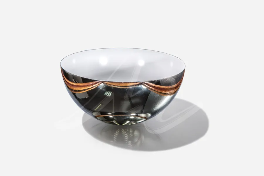 Плафон для лампы. Материал - сталь.  Покрытие снаружи - никель зеркальный. Внутри - краска белая. 