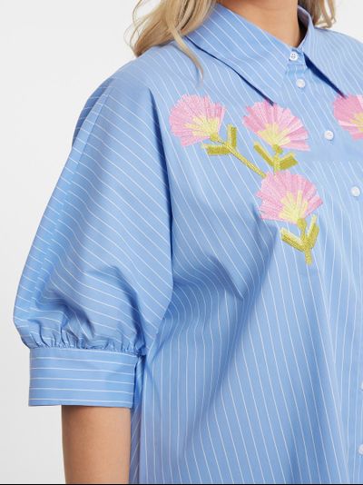 Рубашка голубая в полоску с вышивкой