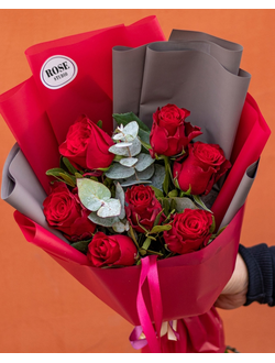 Букет из роз с эвкалиптом