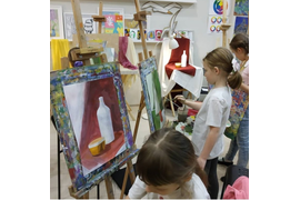 Тема: "Натюрморт на ярой драпировке. Два предмета". 
Живопись