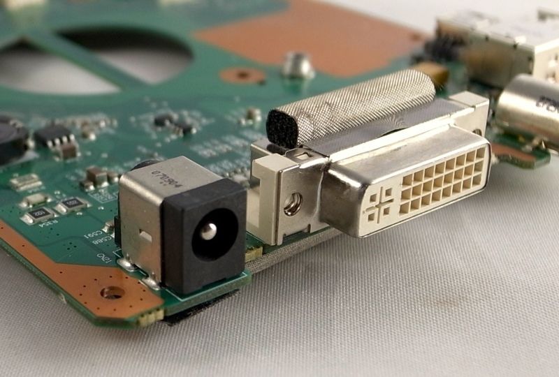 разъем зарядки ноутбука пепайка. разъемы смартфонов. замена разъема питания. пайка разъема ноутбука. юсб разъем на ноуте.