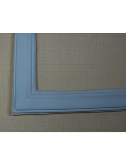 Уплотнитель морозильной Бирюса 130 66x57 в паз