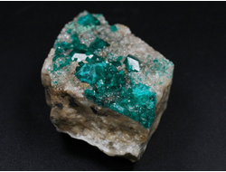 Диоптаз (аширит), кристаллы на породе, Намибия (50*36*29 мм, 52 г) №25597