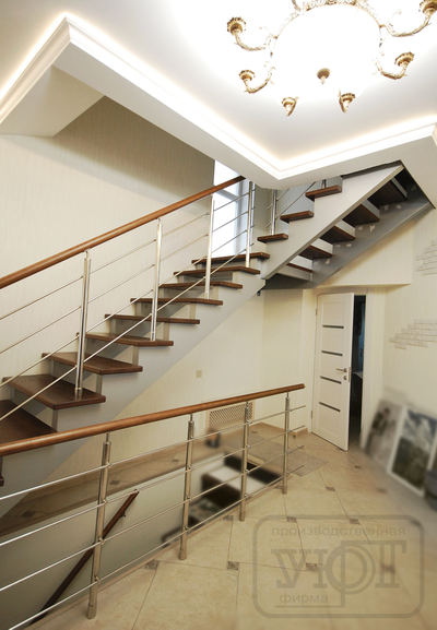 л-17. ограждение - нержавеющая сталь. ступени и поручень - массив ясеня.