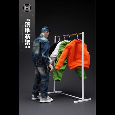 Стойка с вешалками 1/6 (белая) - КОЛЛЕКЦИОННАЯ ДИОРАМА 1/6 Freestanding coat rack 3.0 (M2405B) - MMMTOYS