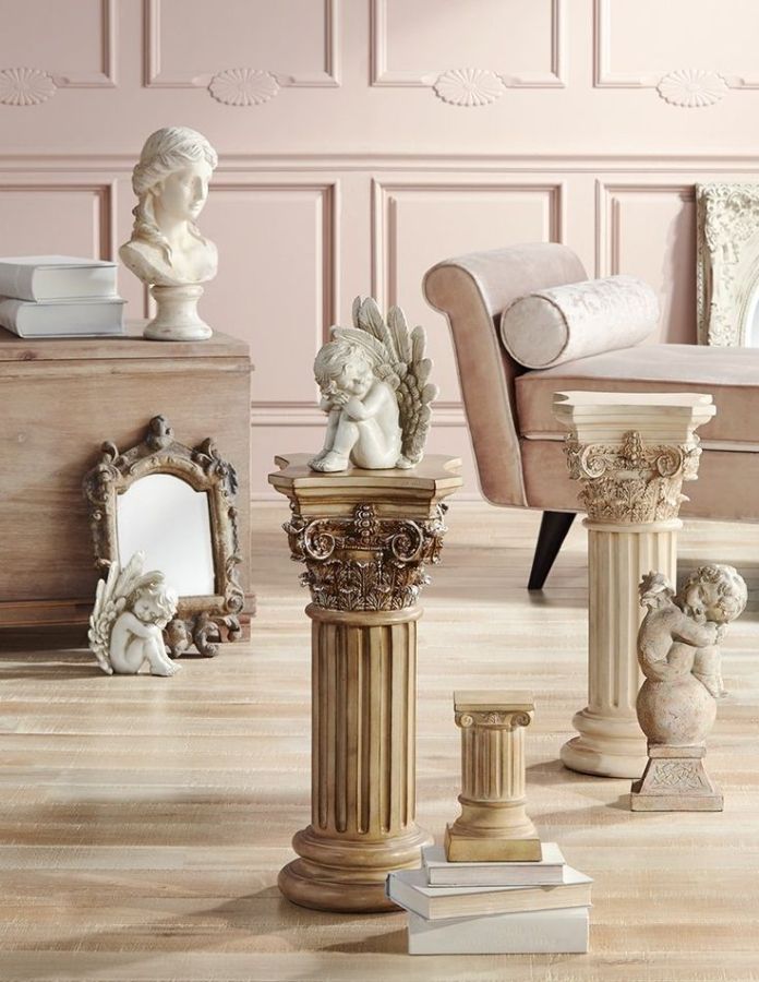 Декорация пьедесталами