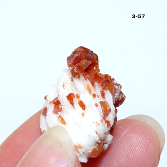 Ванадинит натуральный (щетка) №3-57: 24*15*13мм