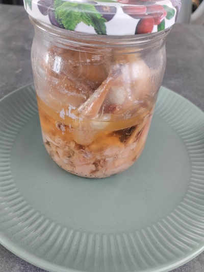 Перепела тушеные в собственном соку. Тушенка из перепелов | ферма СытникЪ