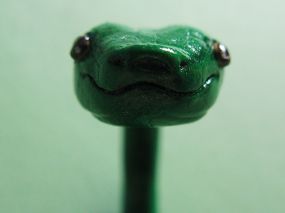 Необычный браслет в виде зелёной змеи