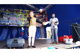 Ведущие День Поселения Пеники