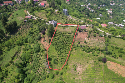 Продаётся земельный участок с разрешением на строительство, в пригороде Батуми. (Ахалисопели). Категория земли:  Не "сельхоз". Площадь земли 4568 кв.м