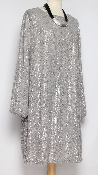 ПЛАТЬЕ-ТУНИКА НАРЯДНОЕ "РАСКЛЕШЕННОЕ ПАЙЕТКИ" серебро р.46,50,52,54,58