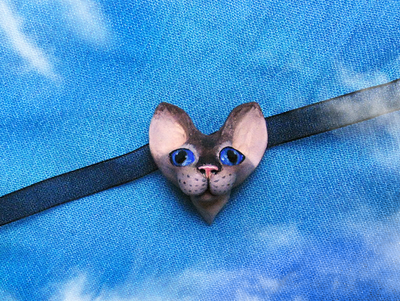 Миниатюрная подвеска "Кошечка с голубыми глазами"