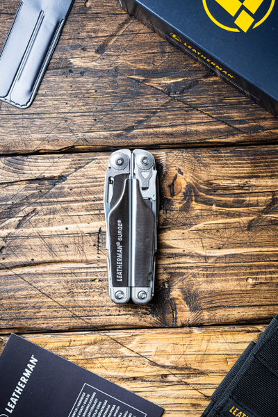 Leatherman Surge с чехлом на кнопке
