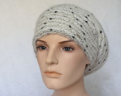 Женский вязаный берет из альпака и мохера фото