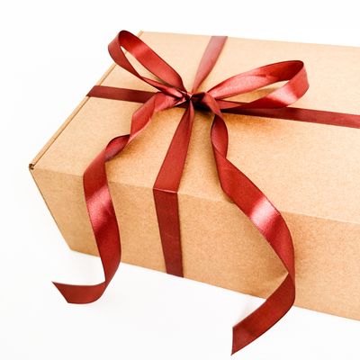 Подарочная коробка GILEV 37х26х12см с наполнителем и коричневой лентой