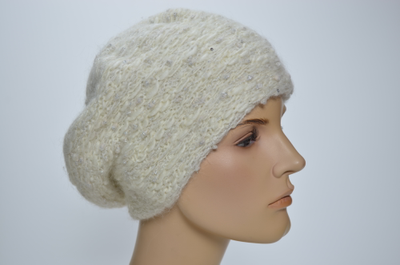 Белый вязаный берет из альпака и мохера