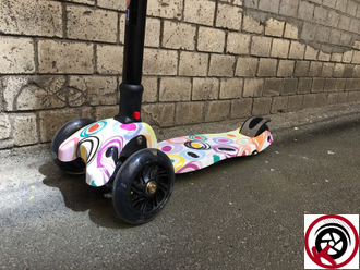 Трехколесный самокат Scooter Maxi Белый Граффити складной